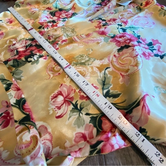 SOPHIA by DELICATES Silky Gold Robe with Floral Rose Print and Tie Belt, Medium - Picture 5 of 9